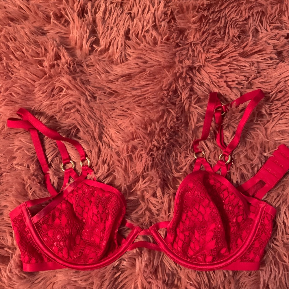 VS Very Sexy unlined plunge bra 32D